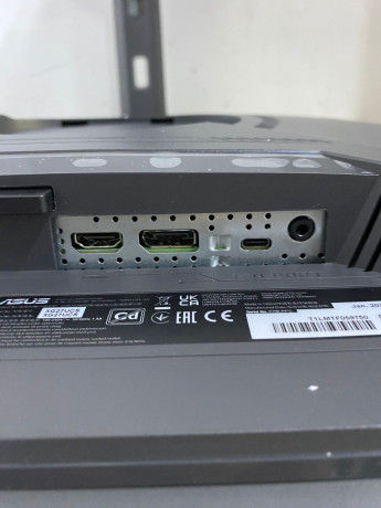 ASUS ROG STRIX XG27UCS 27 FAST IPS FREESYN(OUTLET)